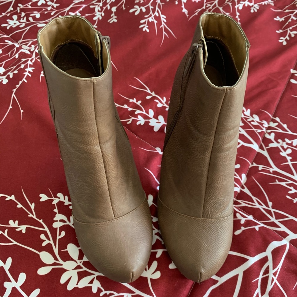 Size 8 high heeled ankle boots